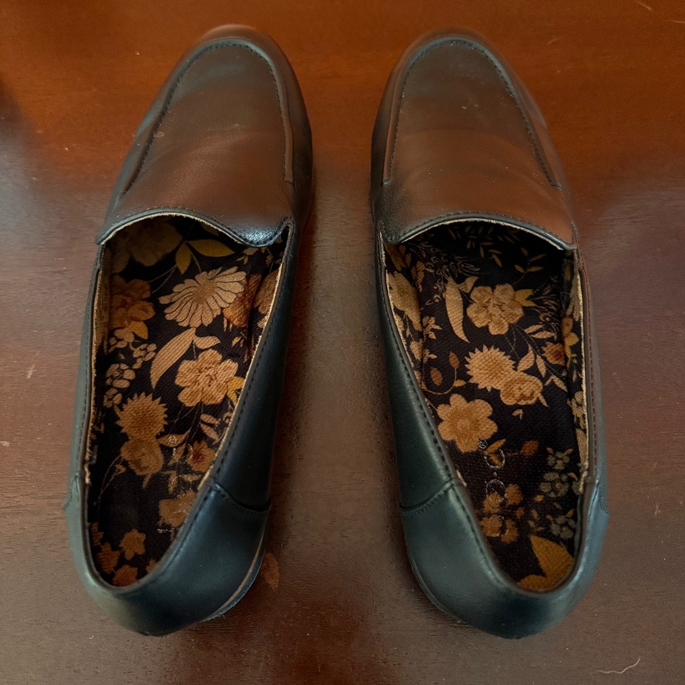 Black leather loafers; size 8 1/2